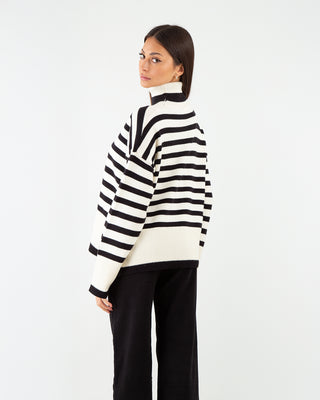 Rollkragenpullover mit Streifen Schwarz