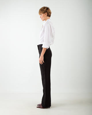 Schwarze Schlaghosen