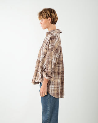 Dunkelbraunes Karohemd